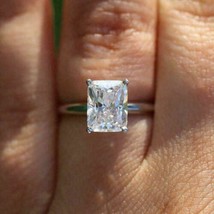 2.20Ct Esmeralda Imitación 1 Diamante Compromiso Anillo 14K Bañado en Oro Blanco - £87.03 GBP