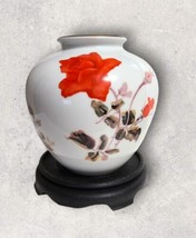 MCM Noritake Japan Nippon Toki Kaisha Red Roses 7.25&quot; Flower Vase w/ Wood Stand - £27.69 GBP