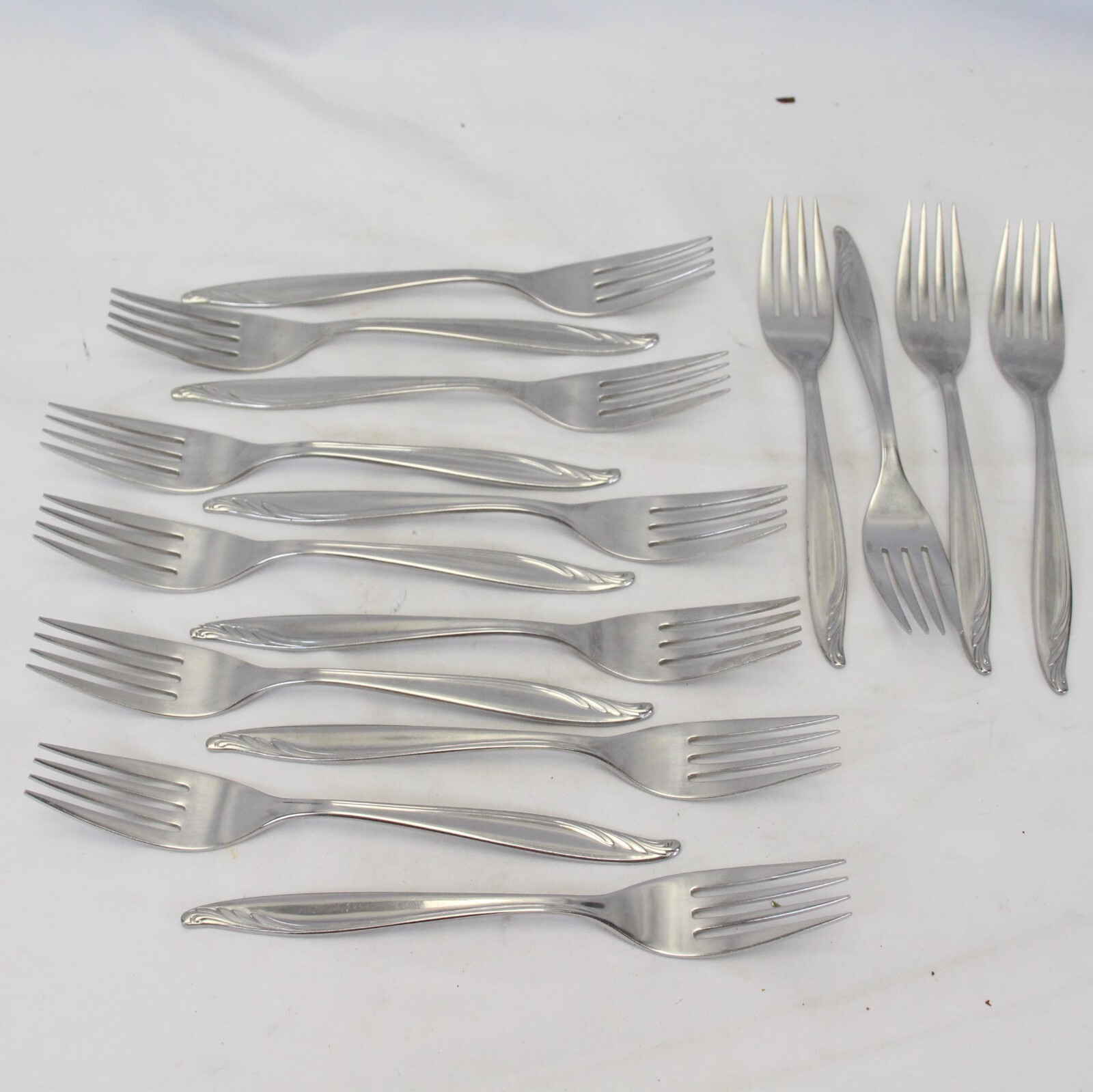 Wm Rogers Bermuda Salad Forks 7&quot;  Stainless  Lot of 15 - $48.99