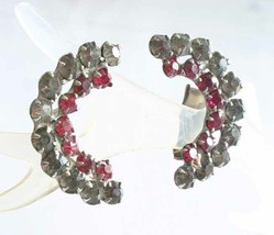 Elegant Silver-tone Rose &amp; Smoke Prong-set Rhinestone Clip Earrings 1950s vint. - £11.32 GBP