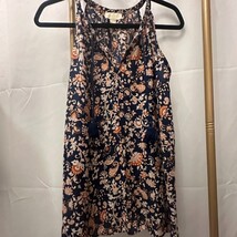 EUC Floral Lucy and Laurel Top Size M - $13.10