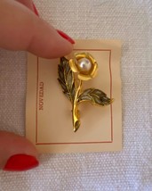 ⭕⭕VTG, brooch, broche, vintage, metal, métal, flower with pearl, flower - $16.19 CAD