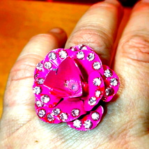 Beautiful vintage pink rose and rhinestone ring - £14.01 GBP