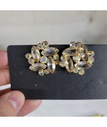 Vtg Aurora Borealis Crystal Stone Cluster Clip Earrings Gold Tone - $415.44 MXN