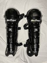 Macgregor Umpire Leg Guards With Black Finish MCB67XXX - $839.23 MXN
