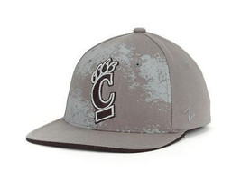 Cincinnati Bearcats Zephyr Epicenter NCAA Flat Bill Flex Fit Cap Hat Size Small - £16.32 GBP