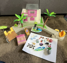 PLAYMOBIL City Life Luxury Beach House Playset Doll House 5636 parts - $39.55