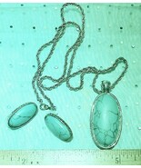 Simulated Turquoise Oval Pendant On Silvertone Chain with Matching Earrings - €11,24 EUR