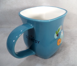 Scentsy  Classic Curve Mug 16oz Coffee Tea Cup Blue Floral Ceramic Square - $228.69 MXN