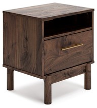 Calverson - Mocha - One Drawer Night Stand - Medium - $1,518.50 MXN