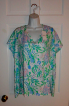 NWT LILLY PULITZER RESORT WHITE JUST A PINCH MEREDITH V-NECK TOP TEE XXL - $1,199.10 MXN