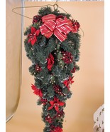 Vintage Teardrop Door Wreath Handmade Poinsette Holly Ribbon 28&quot; Long 14... - €49,65 EUR