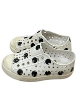 Native Kids Shoes Sz 8 White With Black Polka Dot Slip-On Sneakers - $323.50 MXN