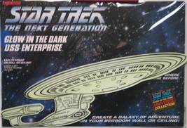 Star Trek: The Next Generation Glow In The Dark Enterprise Wall Hanging 1991 NEW - $19.34