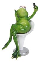 Green Queen Diva Lady Frog Taking Selfie Seated On Salon Chair Figurine 7&quot;H - €19,87 EUR
