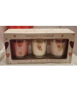 Yankee Candle Gift Set  Three Candles White Strawberry Coconut & Cherry Vanilla - £17.04 GBP