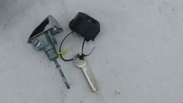 16-18 Kia Sorento Ignition Switch & Driver Door, Glove Lock Cylinder W/ 1 Key image 2