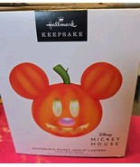 Hallmark Disney Micky Mouse Mysterious Mickey Jack-o&#39;-Lantern Ornament - $24.37 CAD