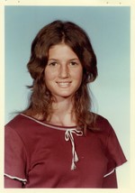 1970&#39;s Vtg. Retro Hairdo Pretty School Teen Portrait  - Original Snapshot   - $185.70 MXN