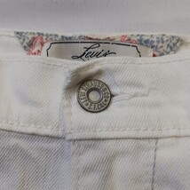 Levis Jeans Women's Cotton White Denim Mid-Rise Cropped Jeans Size 8 (32×19) image 5