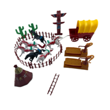 Vintage Western Playset Horses Corral Wagon Watering Trough Totem Cactus... - $568.76 MXN