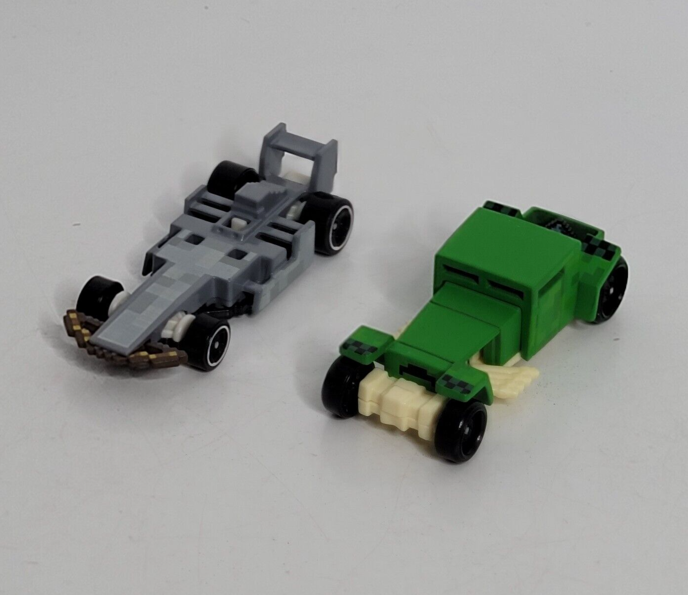 Hot Wheels Minecraft Creeper Vehicle - 1:64 Scale Die-Cast Car Toy - View #6