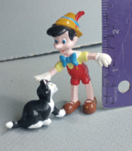 Applause Disney  Pinocchio  Petting Figaro 2.5&quot; Plastic - $12.19