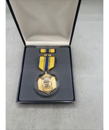 U.S. Air Force Commendation Medal Set in Presentation Case - $546.43 MXN