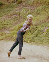 Donna Douglas in The Beverly Hillbillies bending over in road 11x14 Photo - £11.79 GBP