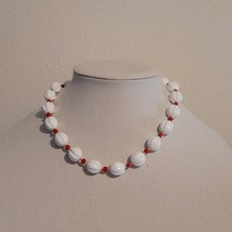Vintage Red &amp; White Bead Necklace - $164.69 MXN