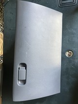 01 02 03 04 05 HONDA CIVIC GLOVE BOX COMPARTMENT WITH LATCH OEM GRAY - $55.31 CAD