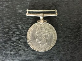 Medalla de la Segunda Guerra Mundial GEORGIVS VI D:G:BR:OMN:REX ET INDIA... - $60.37