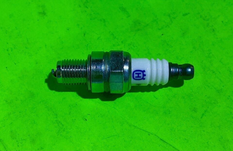 Genuine Husqvarna 590844301 Resistor HQT-8 Spark Plug fit up 324L, 524LK - $8.01