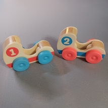 2 wooden toy cars interactive play  - $275.55 MXN