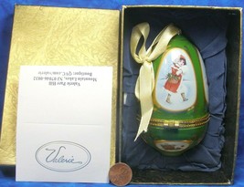 Valerie Parr Mr. Christmas Musical Egg in Gold Box 2007 Little Girl in Coat  ZBX - £14.07 GBP