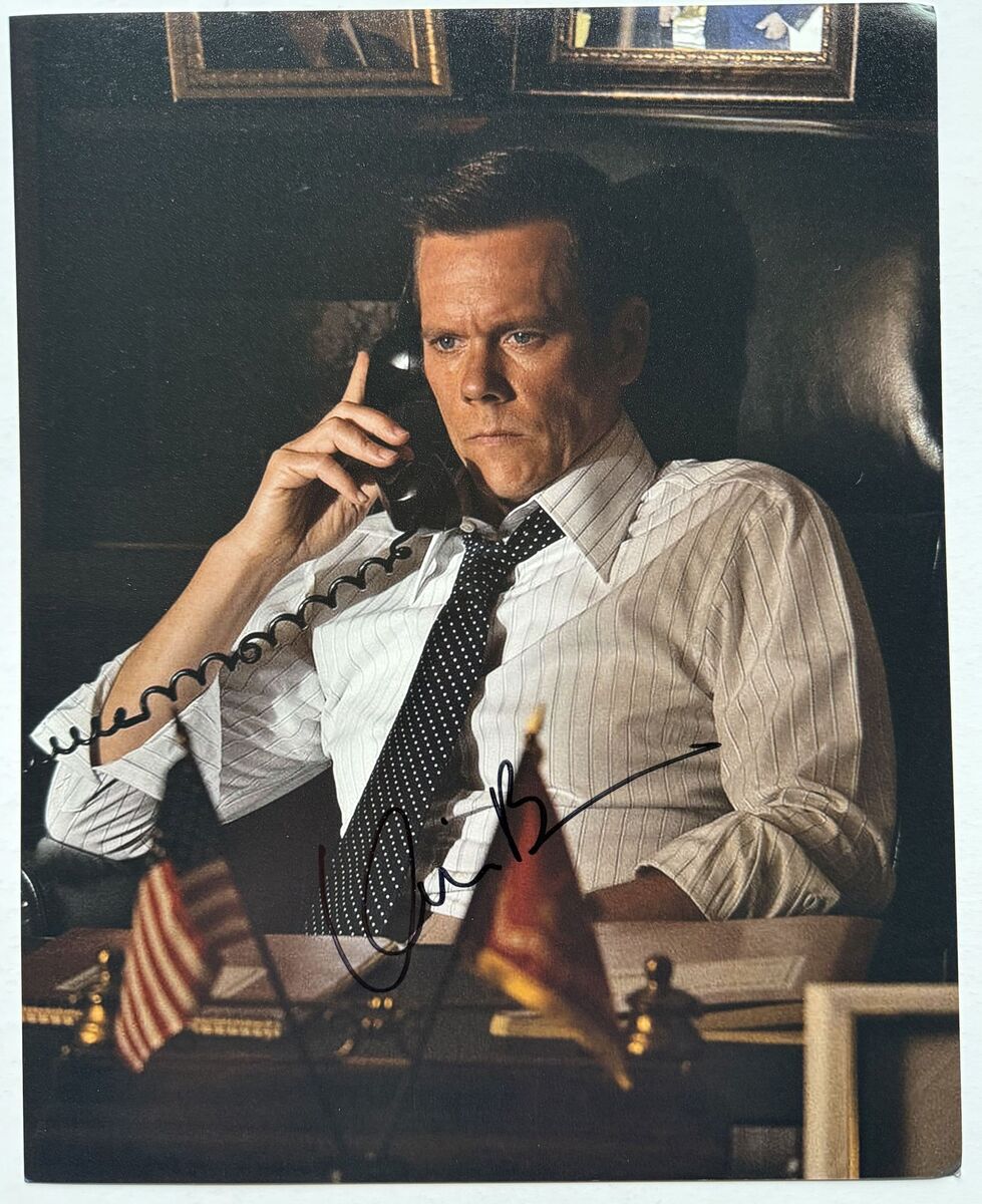 Kevin Bacon Autographed Glossy 8x10 Photo - $39.00