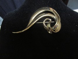 &quot;&quot;Gold Tone Swirl Wave&quot; - Vintage Brooch - Avon - £7.10 GBP