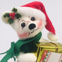 Annalee Mobilitee White Polar Bear Holding Wrapped Christmas Gift 7.5&quot; T... - £17.04 GBP