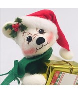 Annalee Mobilitee White Polar Bear Holding Wrapped Christmas Gift 7.5&quot; T... - £16.71 GBP