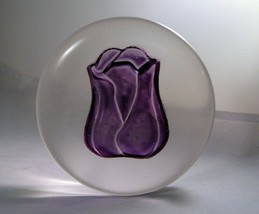 Paperweight Purple Tulip Round Disk 3&quot; Dia x 7/8 Tall Vintage Very Unique! - £13.53 GBP