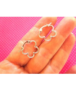 Small silver daisy sterling silver hoops - €12,25 EUR