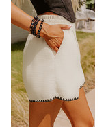 White Waffle Texture Contrast Ricrac Hemline Casual Shorts - $252.51 MXN