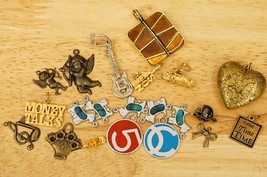 Vintage Jewelry Supply Lot Metal Necklace Bracelet Charms Logo Theme Hea... - £19.82 GBP