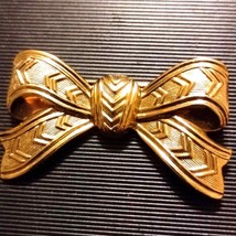 Beautiful golden ribbon vintage brooch - $19.80
