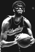 Kareem Abdul Jabbar Milwuakee Bucks Basketball Player 4X6 Photo Reprint - £6.25 GBP