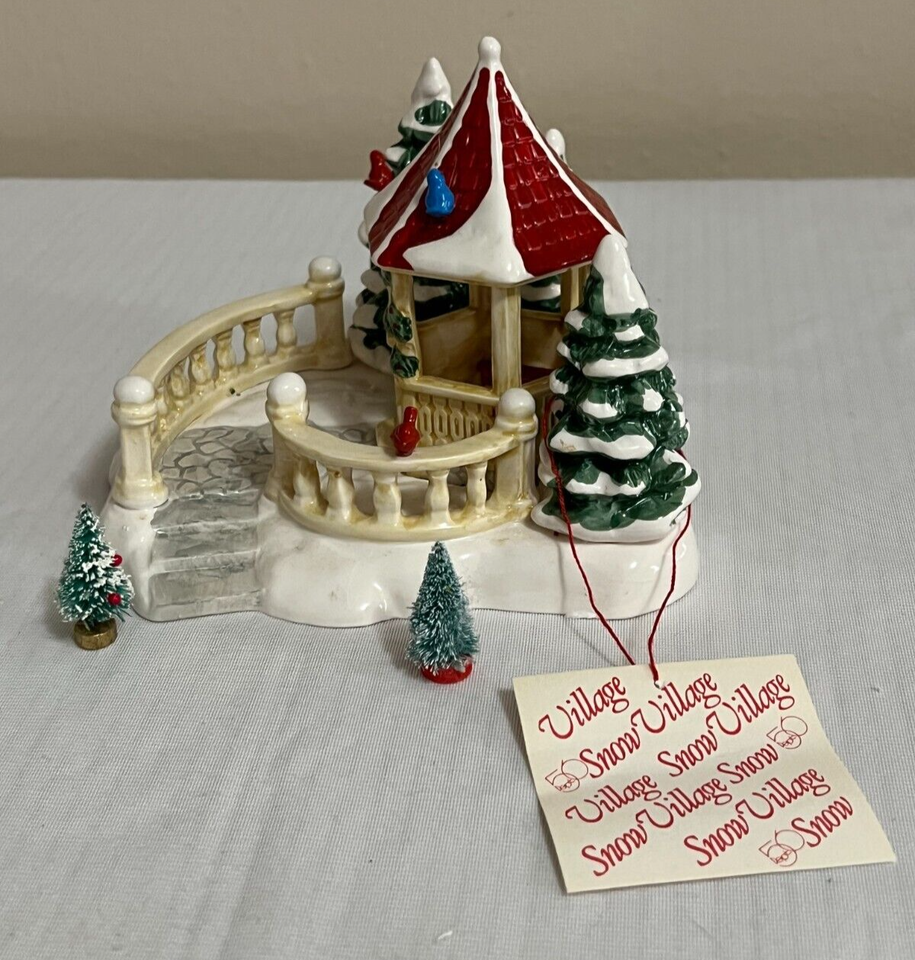 Primary image for VINTAGE DEPARTMENT 56 SNOW VILLAGE VILLAGE GAZEBO 5146-2 Christmas