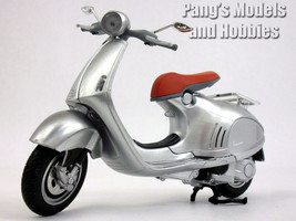 Vespa 946 1/12 Scale Die-cast Metal Model by NewRay - Silver - $24.74