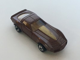 Road Champs 82 Corvette Sting Ray Brown Doors Open Yellow Interior Chevr... - $11.99