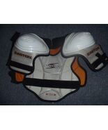 Easton Synergy 100 Youth Hockey Shoulder Pads/Chest Protector Sz Medium ... - €17,37 EUR Easton Synergy 100 Youth Hockey Shoulder Pads/Chest Protector Sz Medium ... - €17,37 EUR