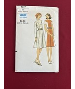Vtg Vogue Pattern 8237 1970s Dresses Miss Petite Sz 10 - $186.58 MXN